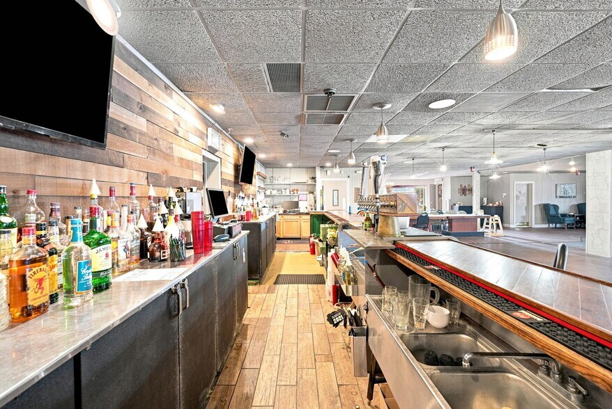 More Photos Of 1090 Rochester Rd, Troy Restaurant For Sale