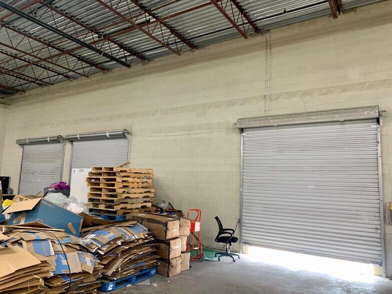 More Photos Of 10820 Composite Dr, Dallas Warehouse For Sale