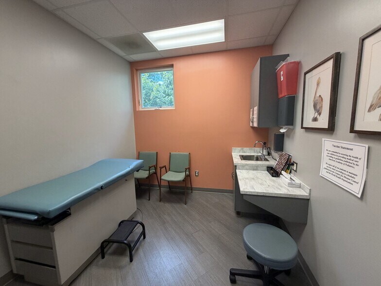 More Photos Of 829 Davis St, Blacksburg Medical For Sale
