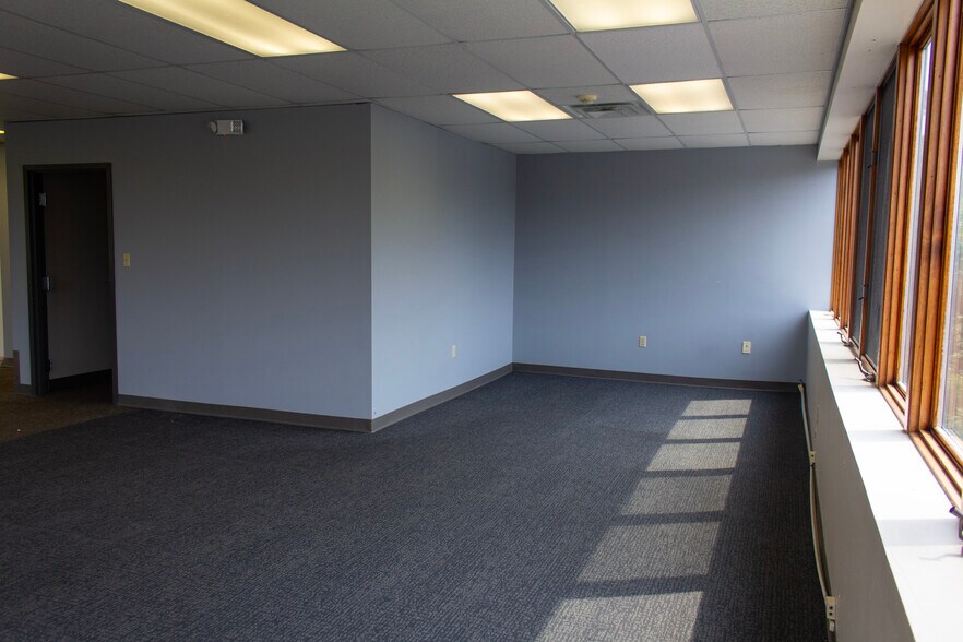 More Photos Of 11 Century Hill Dr, Latham Office For Lease