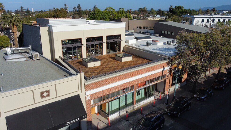 More Photos Of 925 Main St, Redwood City General Retail For Lease