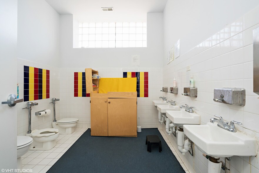 More Photos Of 222 E 61st St, Chicago Daycare Center For Sale