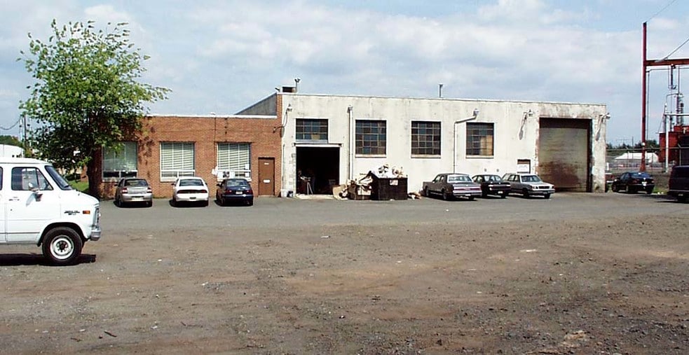 More Photos Of 1418 E Linden Ave, Linden Manufacturing For Lease