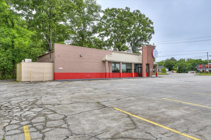 More Photos Of 115 Elm St, Lincolnton Restaurant For Lease