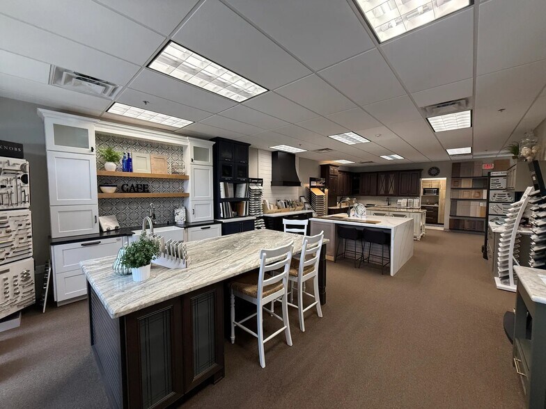 More Photos Of 2045 S Vineyard, Mesa Medical For Sale