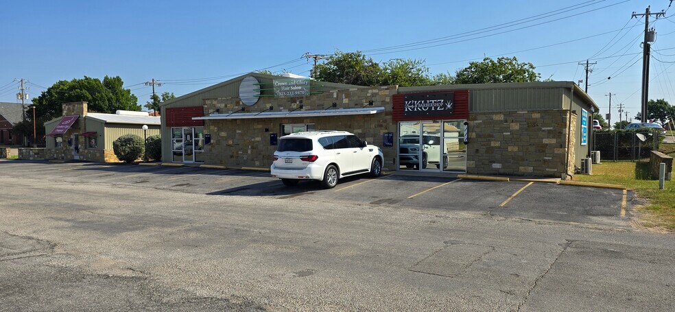 More Photos Of 206 Kings Plz, Granbury Freestanding For Sale