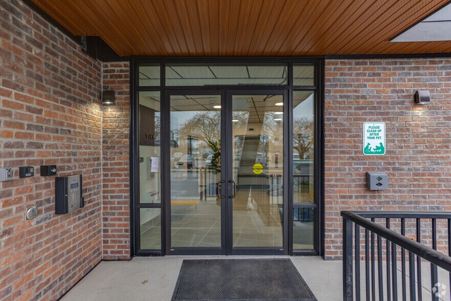 More Photos Of 107 Evans St, Duncan Apartments For Sale