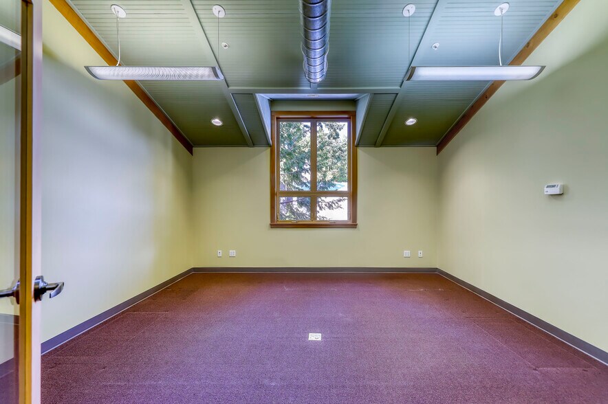 More Photos Of 818 Madison Ave N, Bainbridge Island Office For Sale