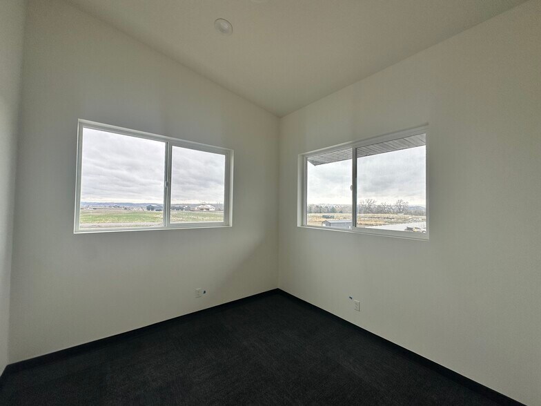 More Photos Of 5410 Knox Ave, Billings Warehouse For Lease
