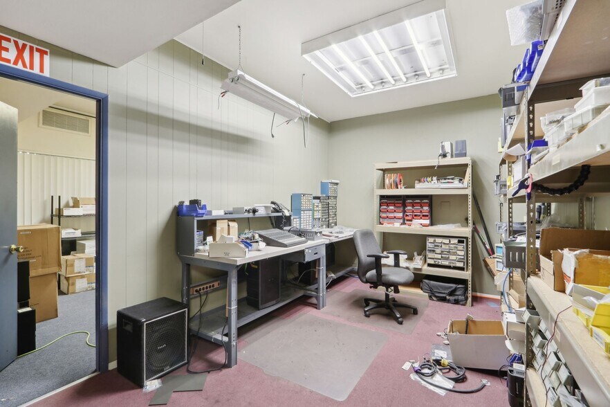 More Photos Of 10639 Riverside Dr, North Hollywood Office For Sale