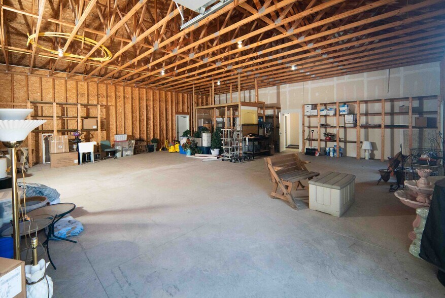 More Photos Of 3375 Blackmore Rd, Perry Light Manufacturing For Sale