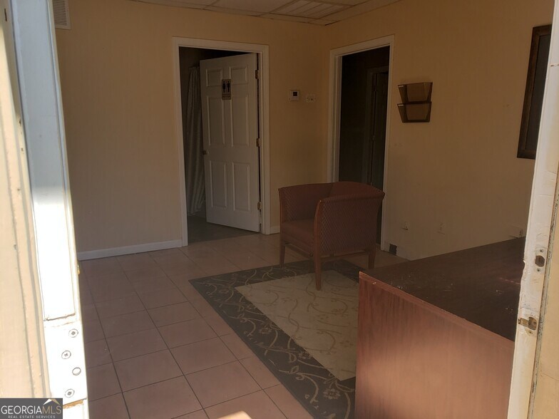 More Photos Of 455 Highway 138 W, Jonesboro Office Residential For Lease
