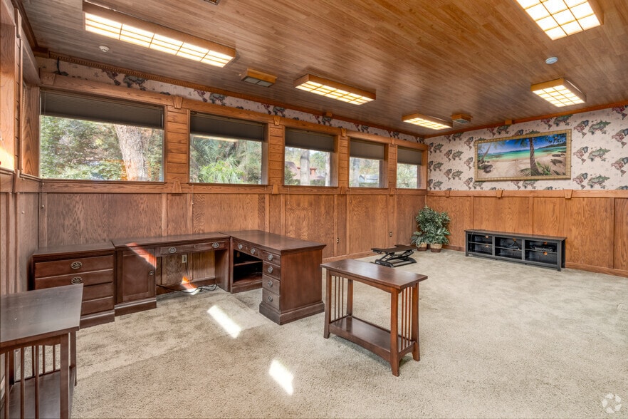 More Photos Of 2 Woodcross Dr, Columbia Medical For Sale