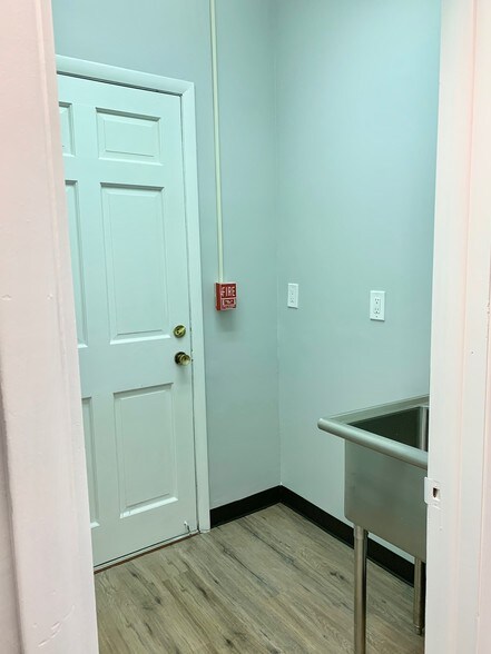 More Photos Of 5508 S Brainard Ave, Countryside Apartments For Lease