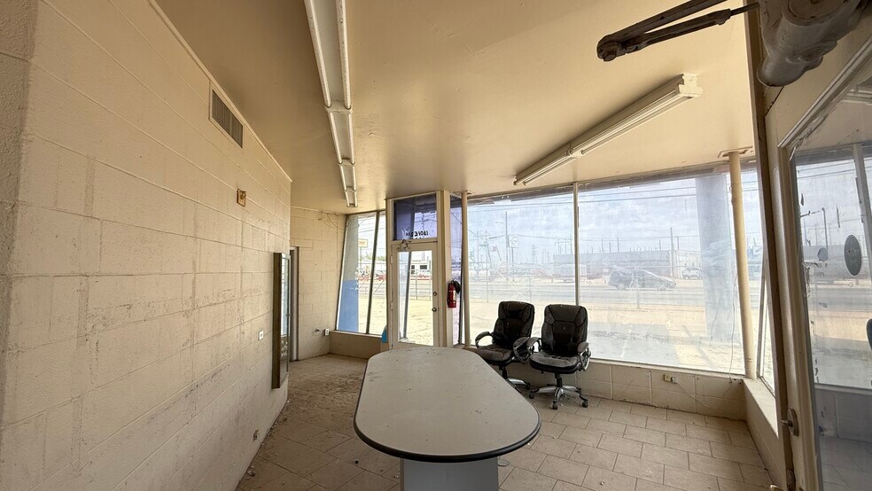More Photos Of 1302 E 2nd St, Odessa Service For Sale