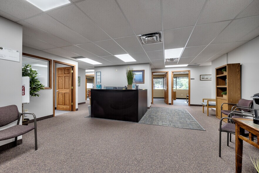 More Photos Of 4205 Lancaster Ln N, Plymouth Office For Lease