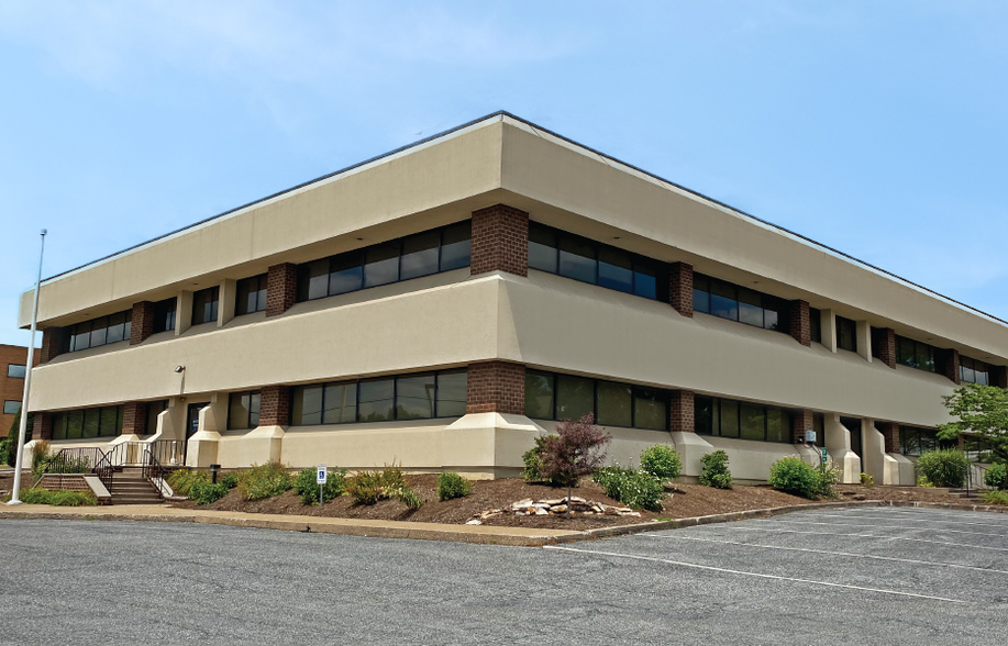 Primary Photo Of 2080 Linglestown Rd, Harrisburg Office For Lease