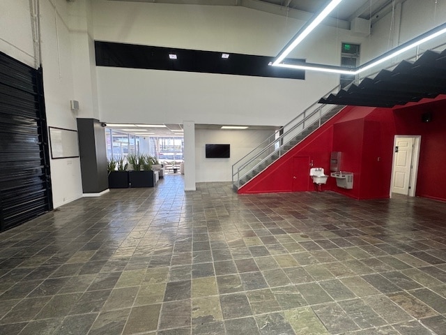 More Photos Of 5712 Southwest Fwy, Houston Auto Dealership For Lease