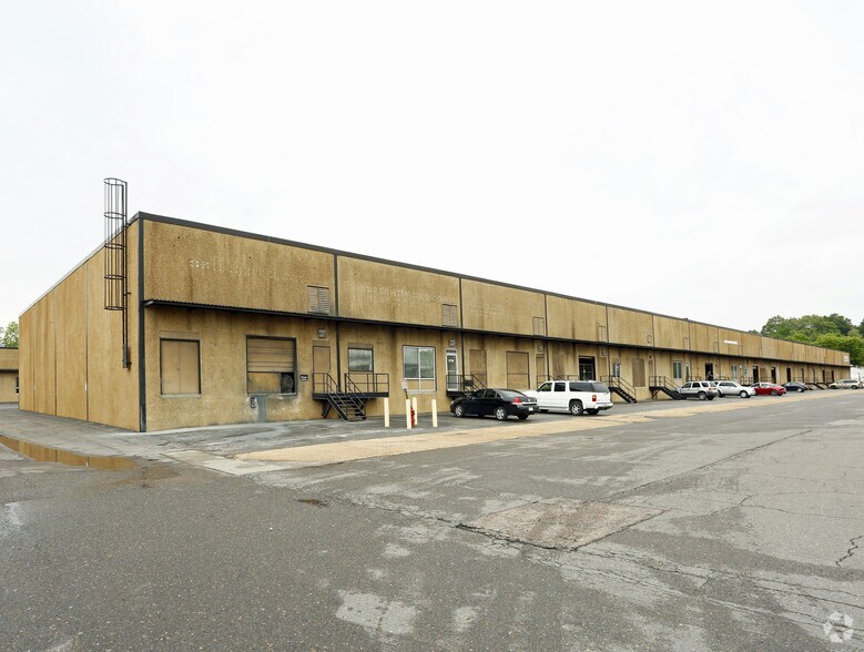 More Photos Of 2688-2732 Barris Dr, Memphis Distribution For Lease