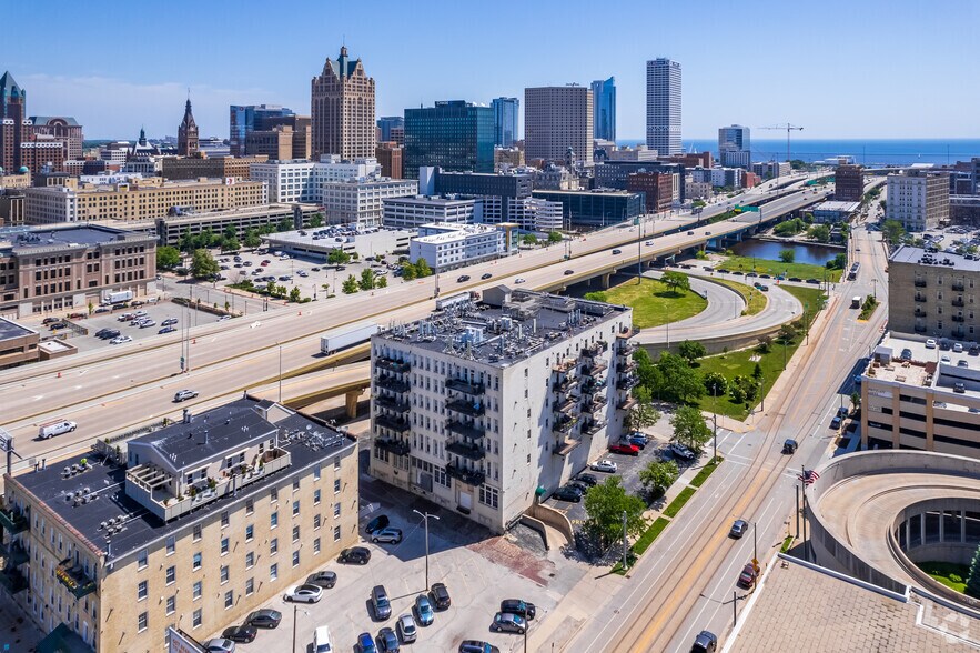 More Photos Of 413 N 2nd St, Milwaukee Apartments For Sale