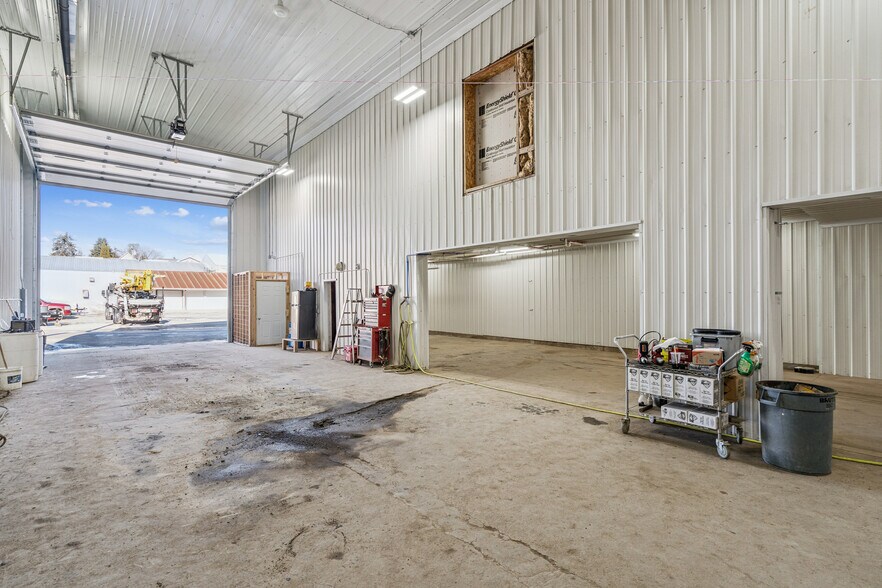 More Photos Of 106 1st Ave NW, Waukon Flex For Sale