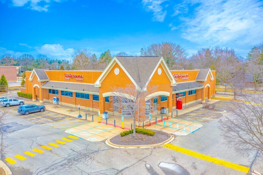 More Photos Of 140 S Milford Rd, Milford Drugstore For Lease