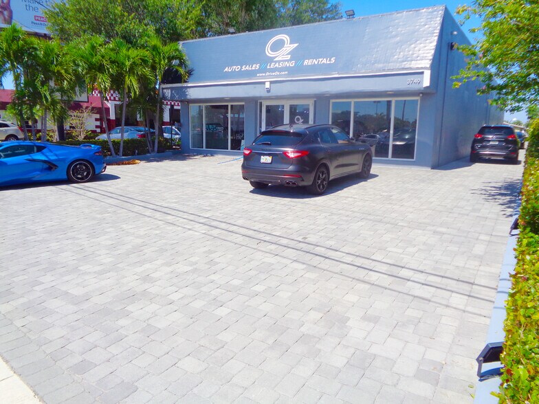 Primary Photo Of 3749 N Federal Hwy, Pompano Beach General Retail For Lease