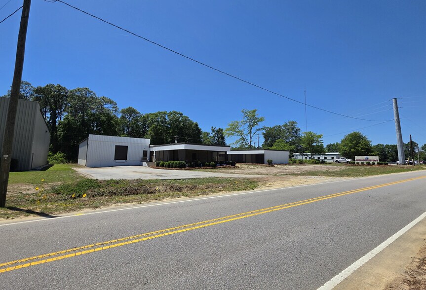 More Photos Of 999 Harbor Dr, West Columbia Warehouse For Sale