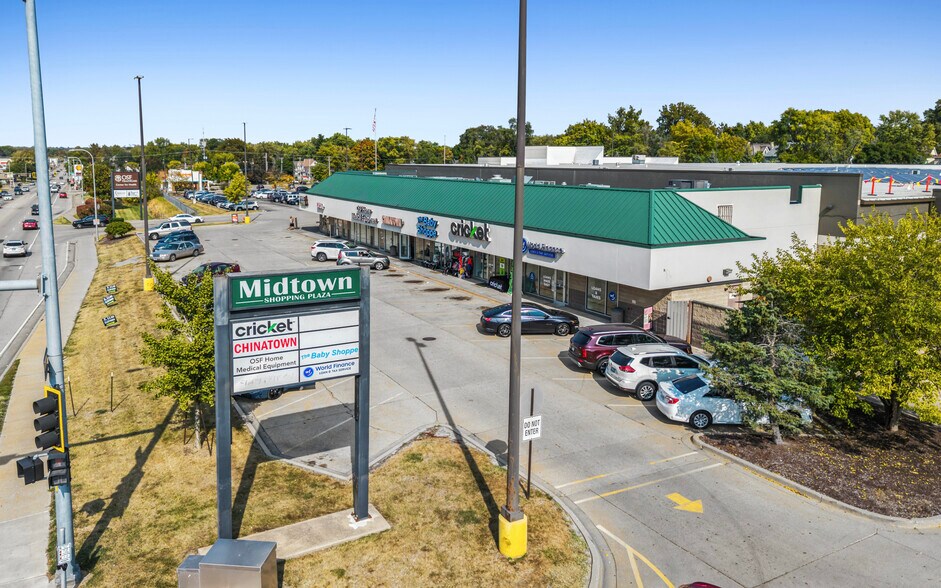 More Photos Of 1800 N Knoxville Ave, Peoria General Retail For Sale