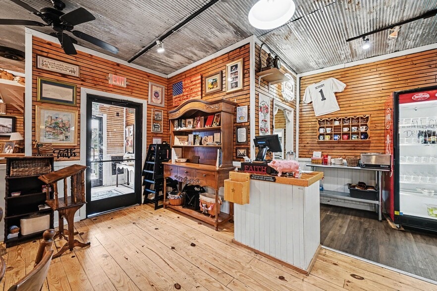 More Photos Of 115 N Main St, Faith Restaurant For Sale