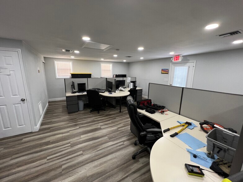 More Photos Of 505 Westbrook Ave, Brandon Office For Sale