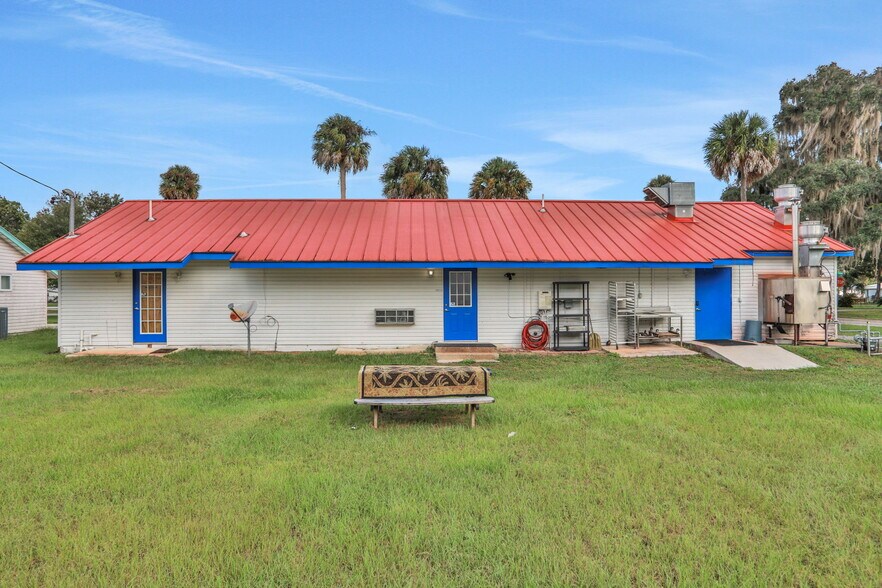 More Photos Of 413 Elm St, Welaka Freestanding For Sale