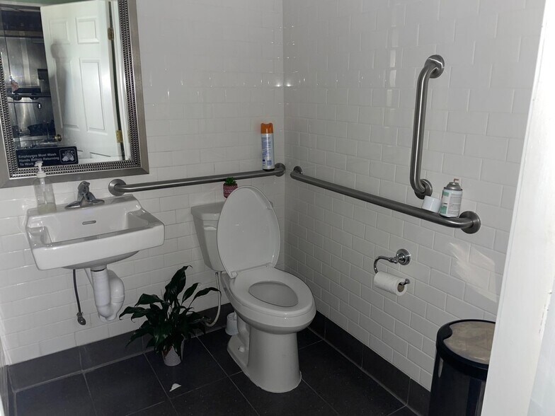 More Photos Of 126 Bala Ave, Bala Cynwyd Storefront Retail Residential For Sale