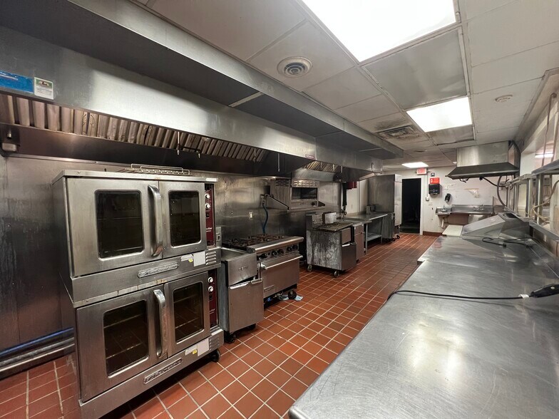 More Photos Of 300 N Lake Park Blvd, Carolina Beach Restaurant For Lease