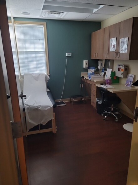 More Photos Of 385 Oxford Valley Rd, Yardley Medical For Lease