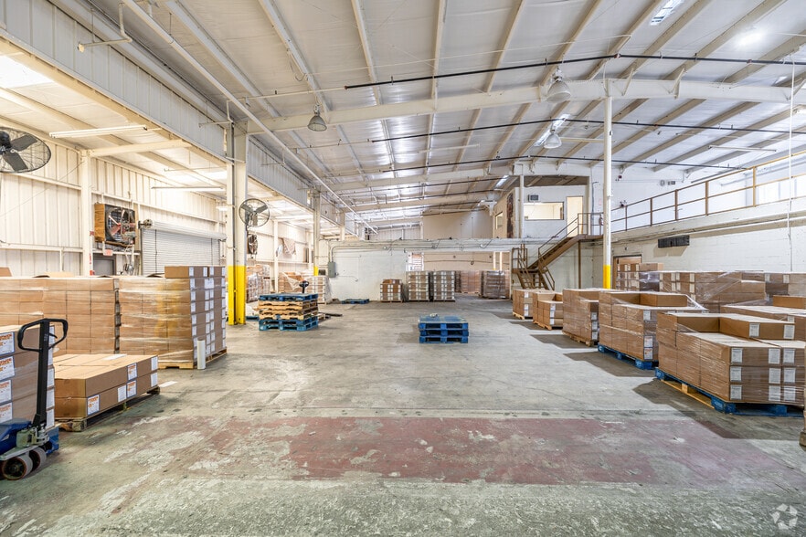 More Photos Of 2221 Corporation Blvd, Naples Light Manufacturing For Sale