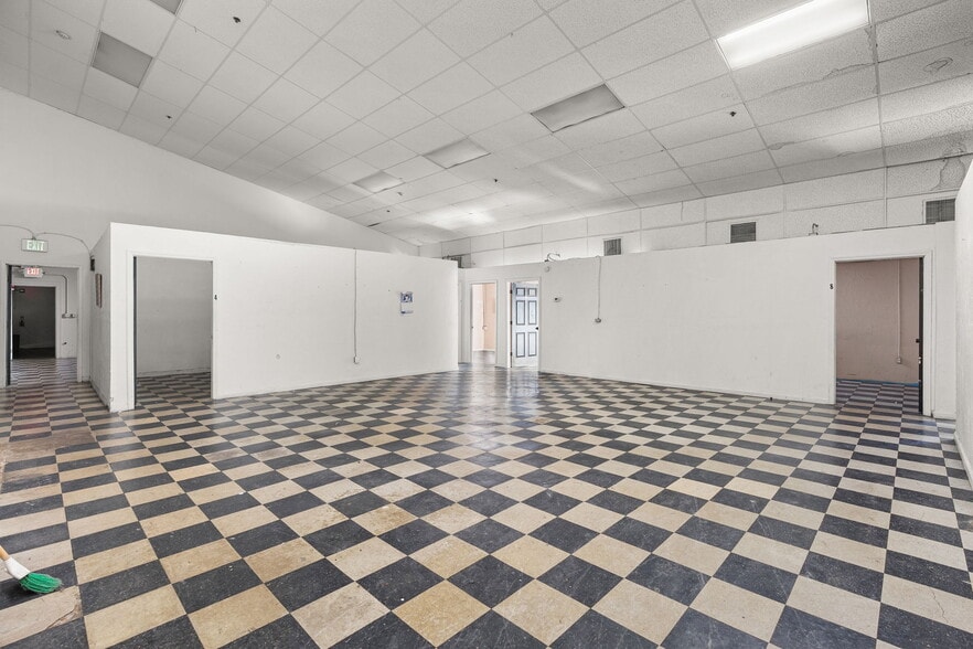 More Photos Of 2120 Collier Ave, Fort Myers Unknown For Lease