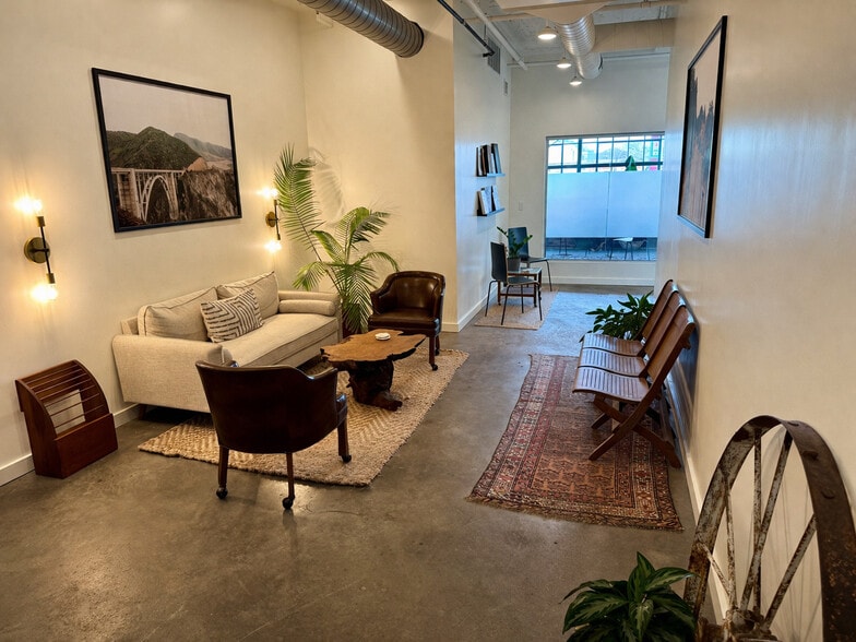 More Photos Of 3216 Gillham Plz, Kansas City Loft Creative Space For Lease