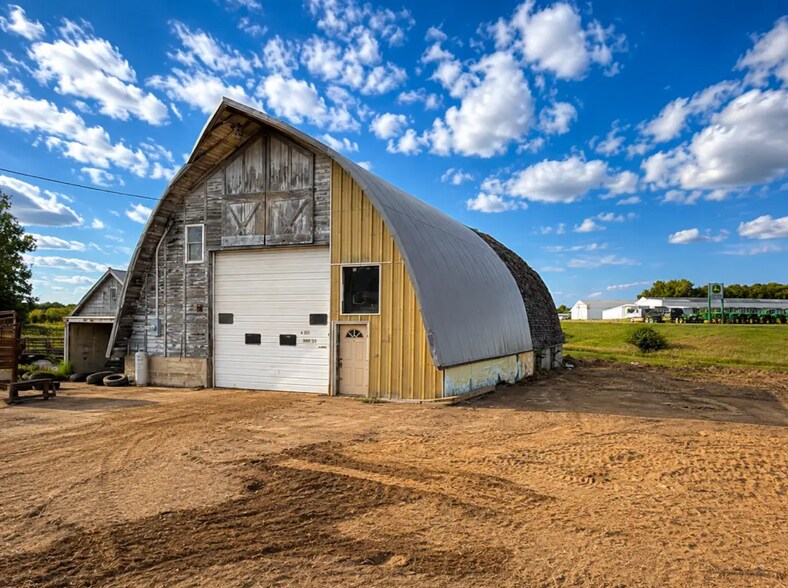 More Photos Of 1997 US-59, Slayton Warehouse For Sale