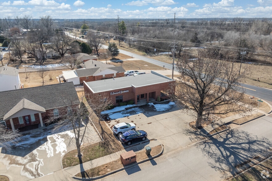 More Photos Of 2350-2360 McKown Dr, Norman Office For Lease