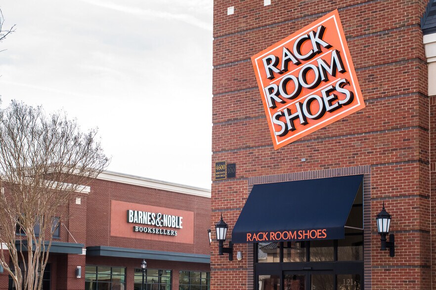 More Photos Of 4674 Merchants Park Cir, Collierville Unknown For Lease