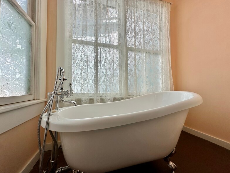 More Photos Of 163 Park Ave, Clifton Hotel For Sale