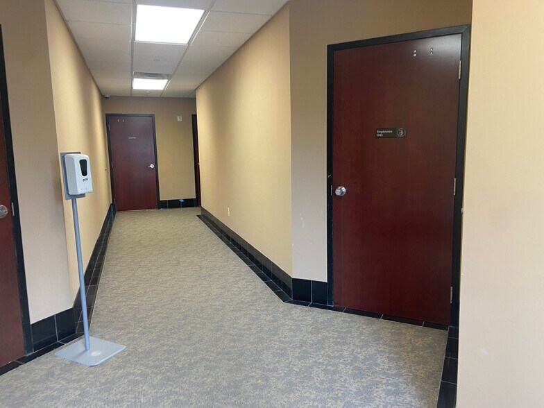 More Photos Of 19490 Sandridge Way, Leesburg Medical For Sale