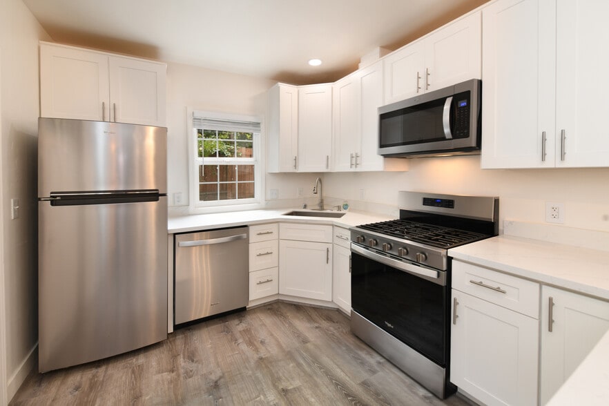 More Photos Of 534 Adams St, Albany Apartments For Sale