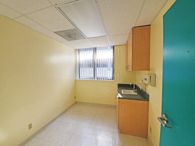 More Photos Of 323 N Prairie Ave, Inglewood Medical For Lease