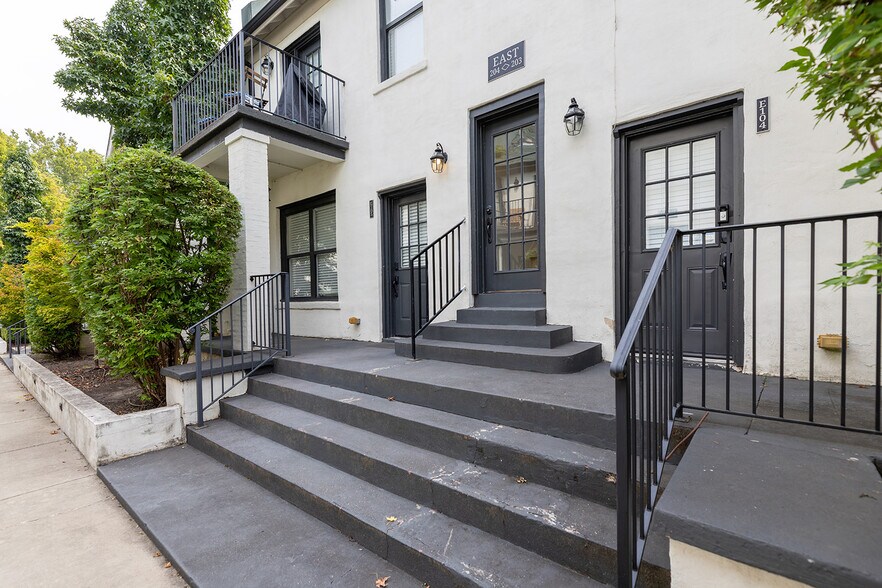 More Photos Of 1796-1800 Poplar Ave, Memphis Apartments For Sale