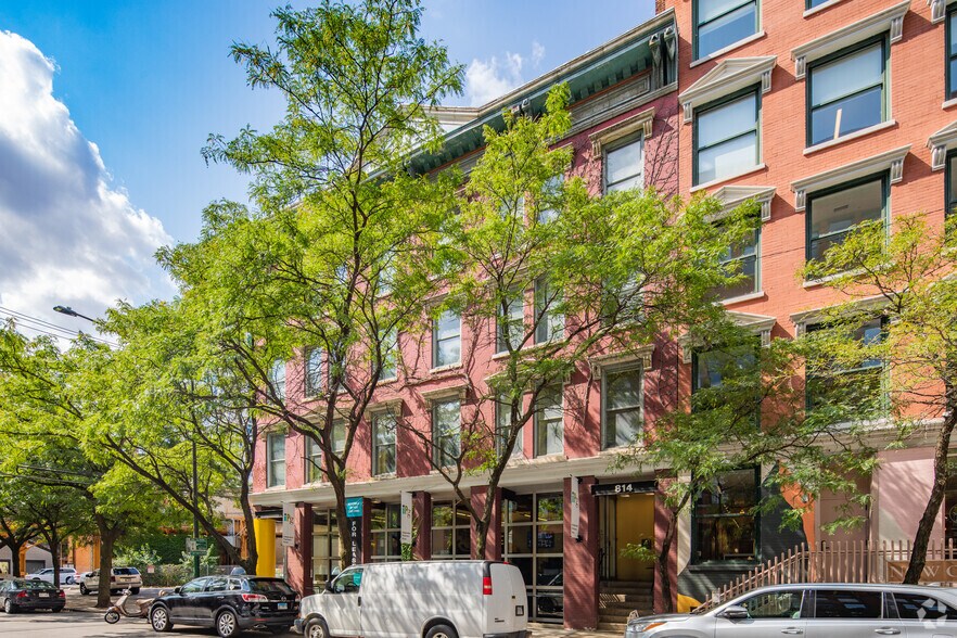 More Photos Of 812-814 N Franklin St, Chicago Loft Creative Space For Lease