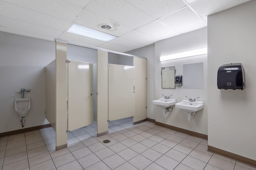 More Photos Of 34 Wright Ave, Auburn Truck Terminal For Sale