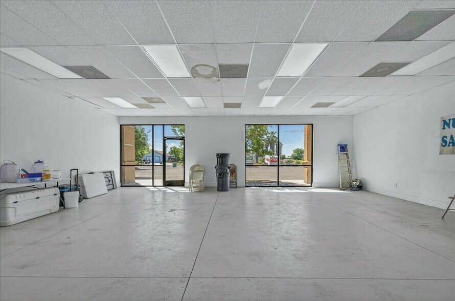 More Photos Of 8339 W Elm Ave, San Joaquin General Retail For Lease