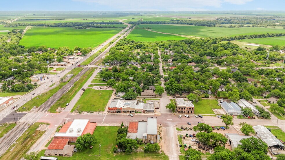 More Photos Of 112 W Davilla St, Granger General Retail For Sale